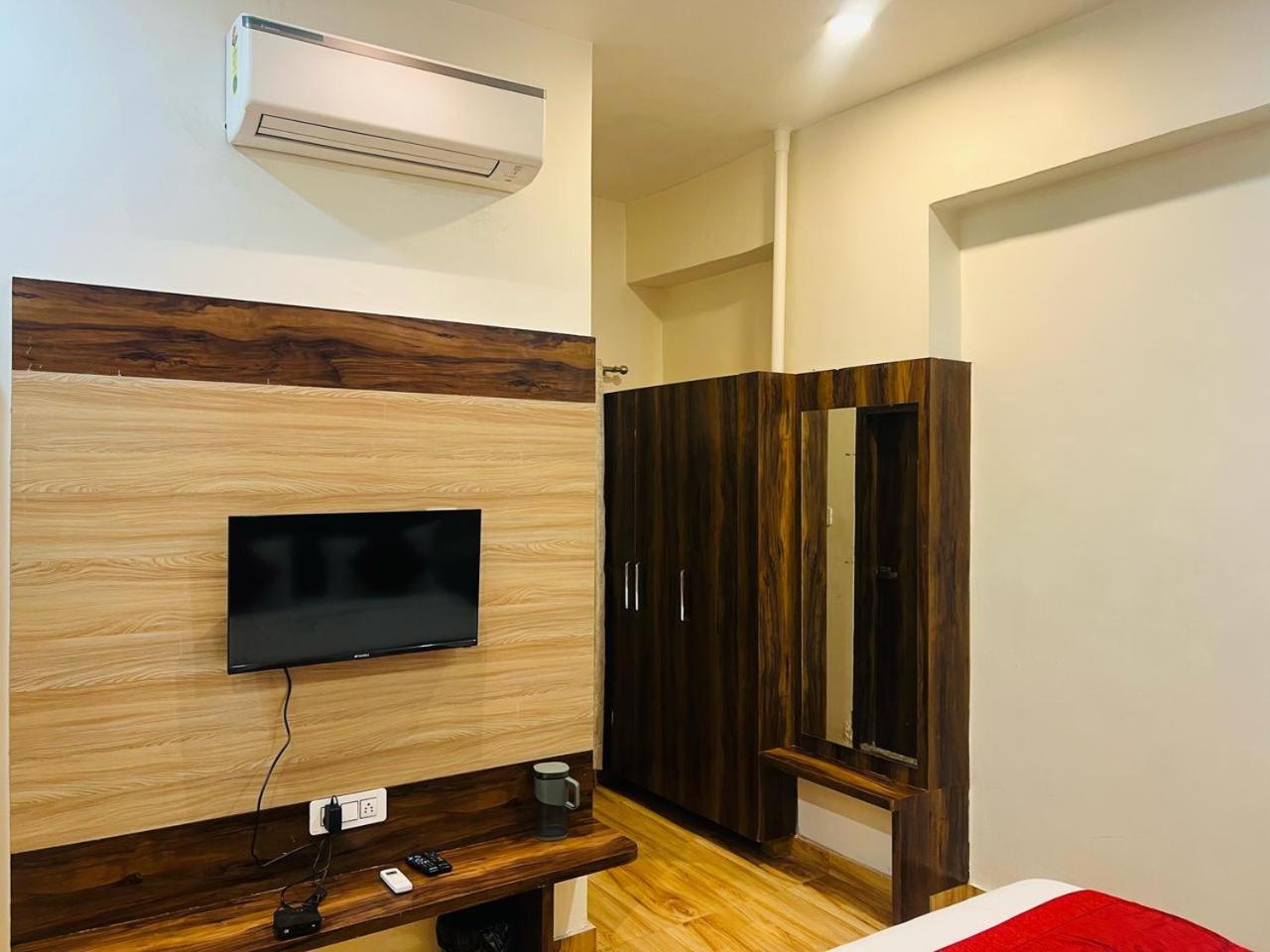 Hotel S V Grand Varanasi Exterior photo