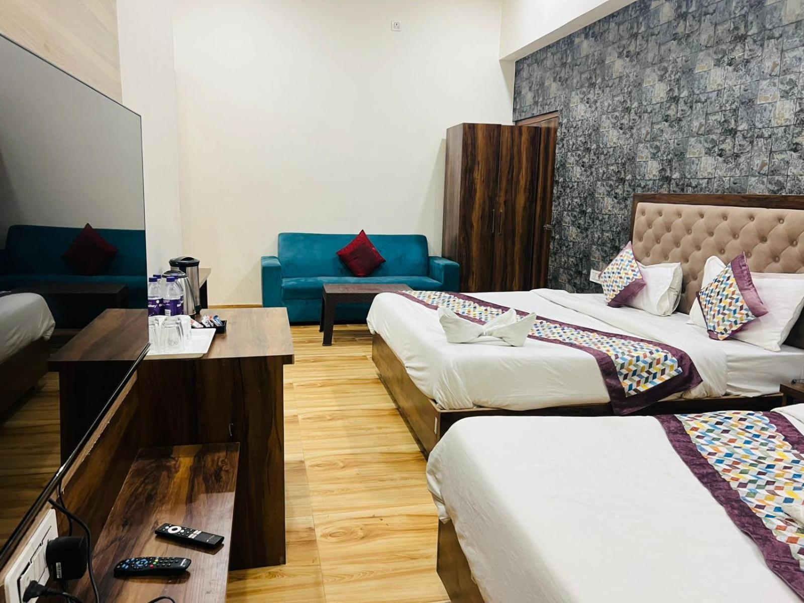 Hotel S V Grand Varanasi Exterior photo